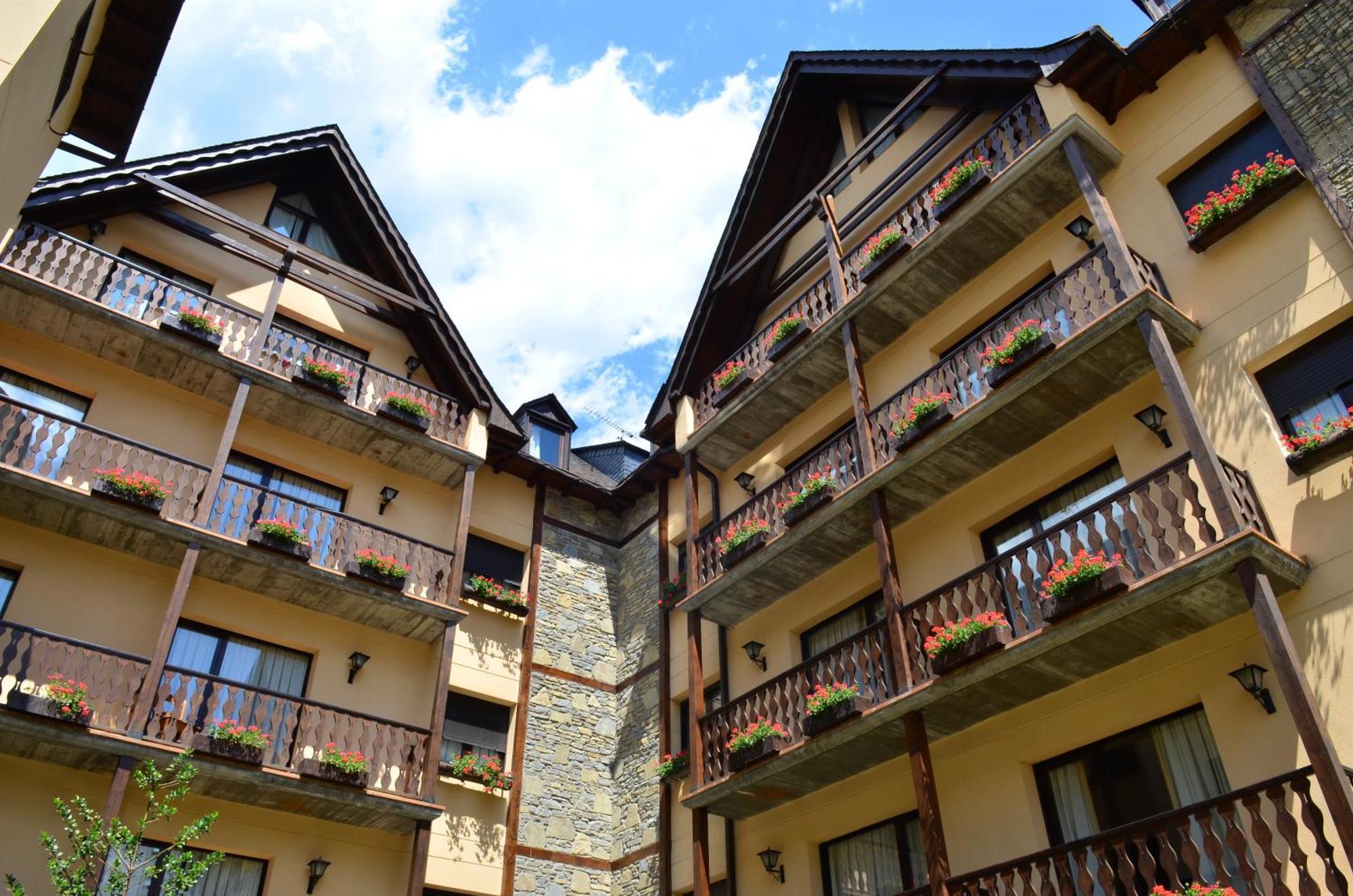 Suite Aparthotel El Refugio de Aran Vielha e Mijaran Buitenkant foto